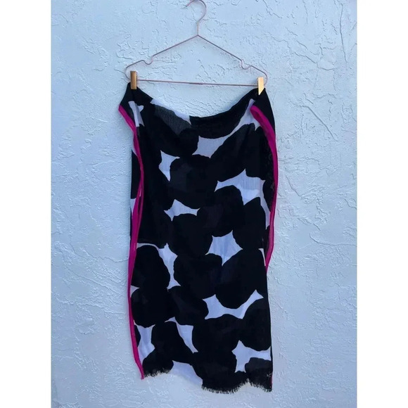 Kate Spade Womens Wool Frayed Edges Wool Scarf Shawl Black White 25x39 - Picture 3 of 8
